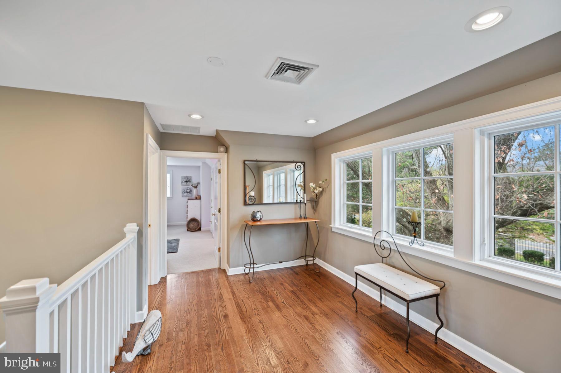 CHESTNUT HILL - Residential