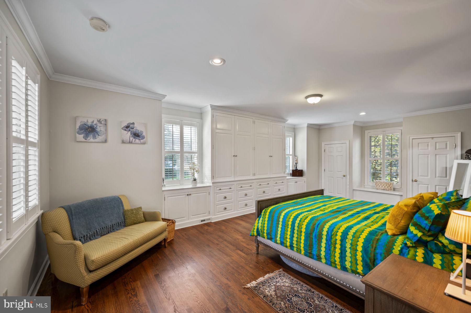 CHESTNUT HILL - Residential