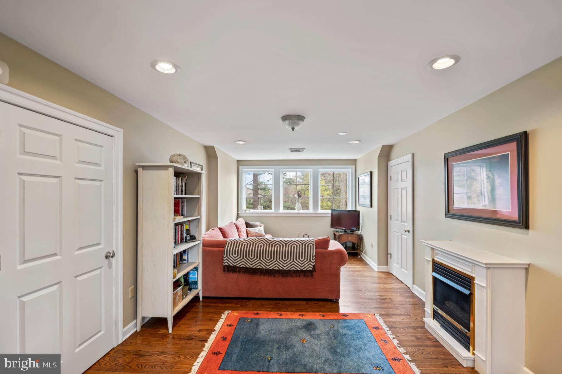 CHESTNUT HILL - Residential