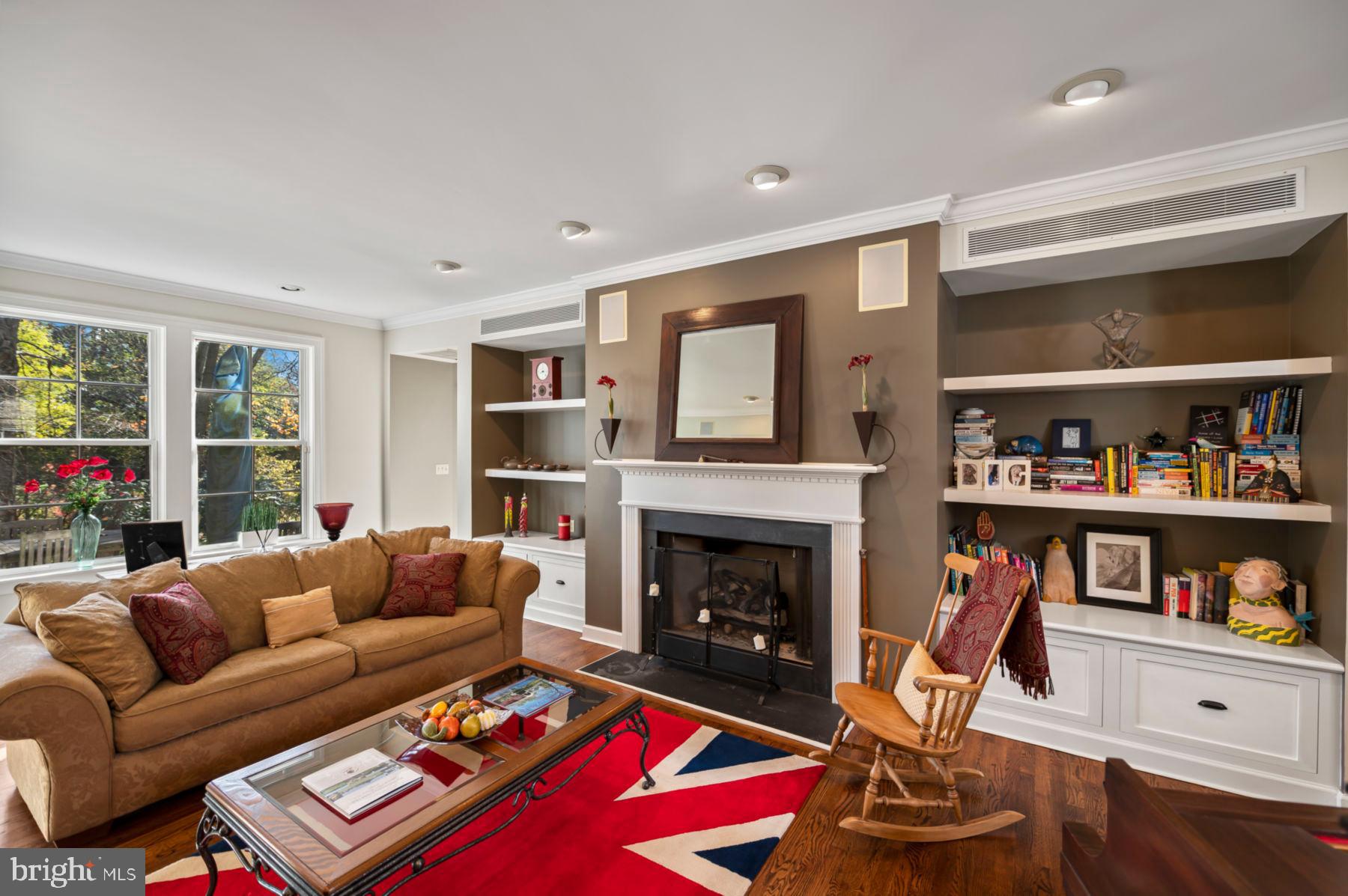 CHESTNUT HILL - Residential