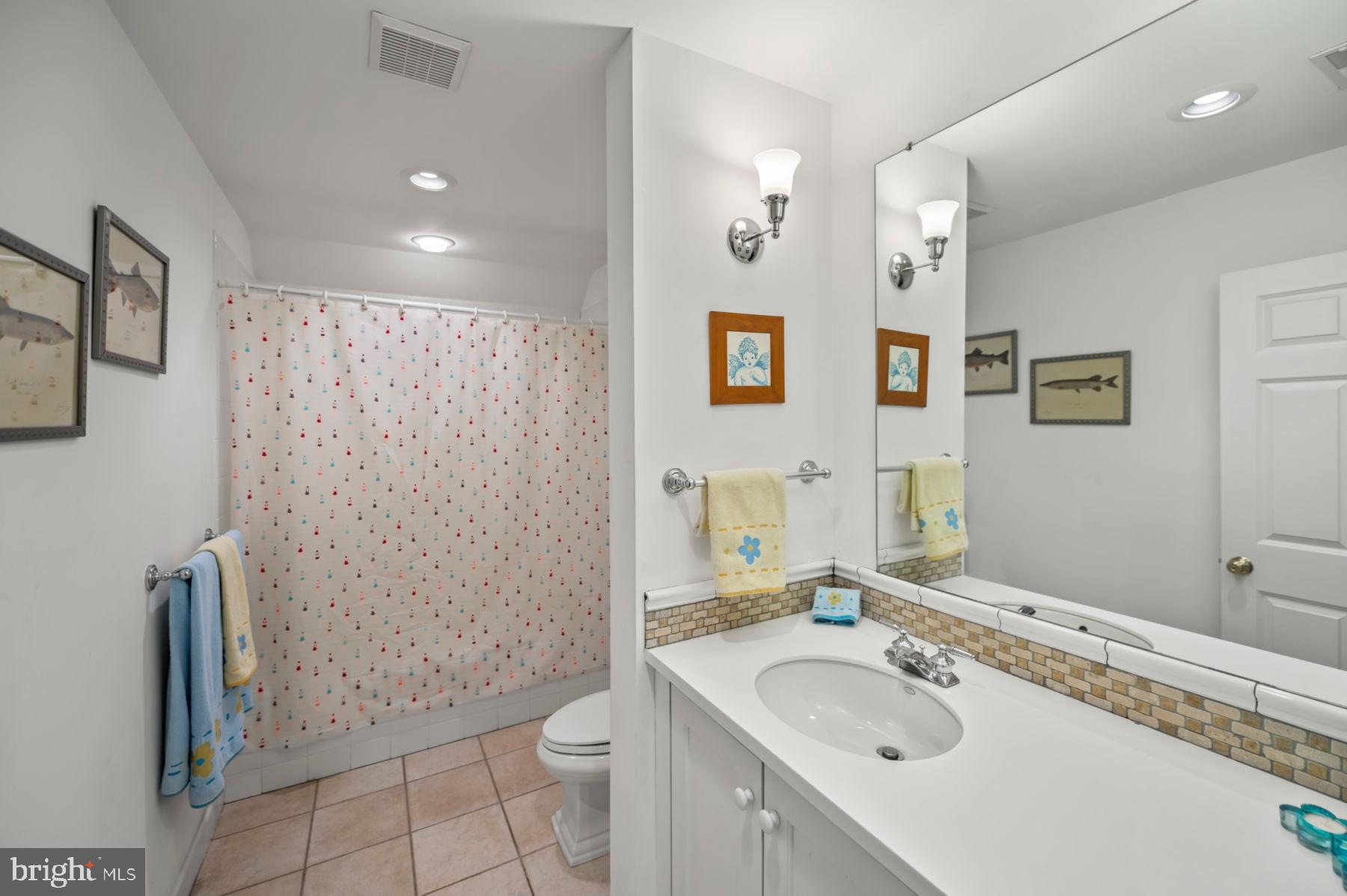 CHESTNUT HILL - Residential