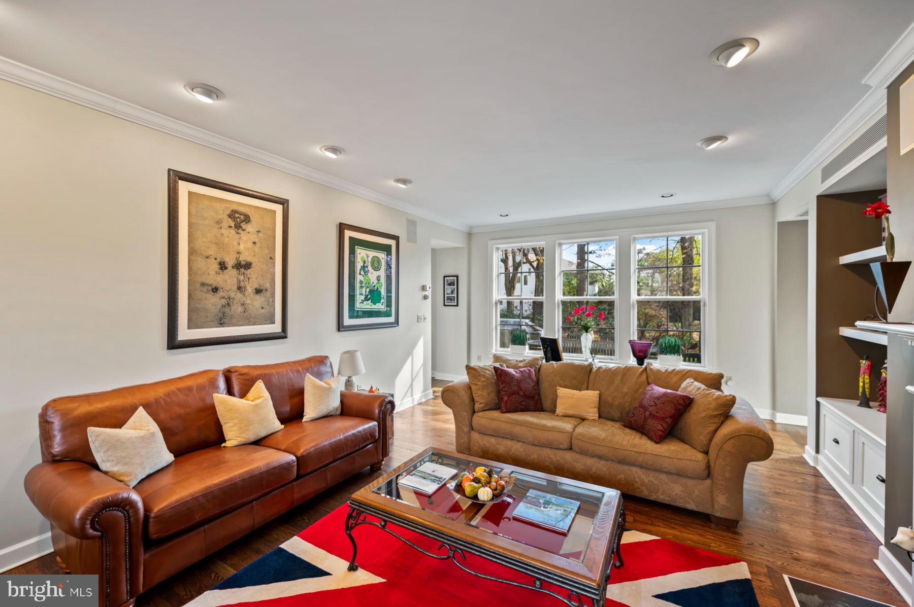 CHESTNUT HILL - Residential