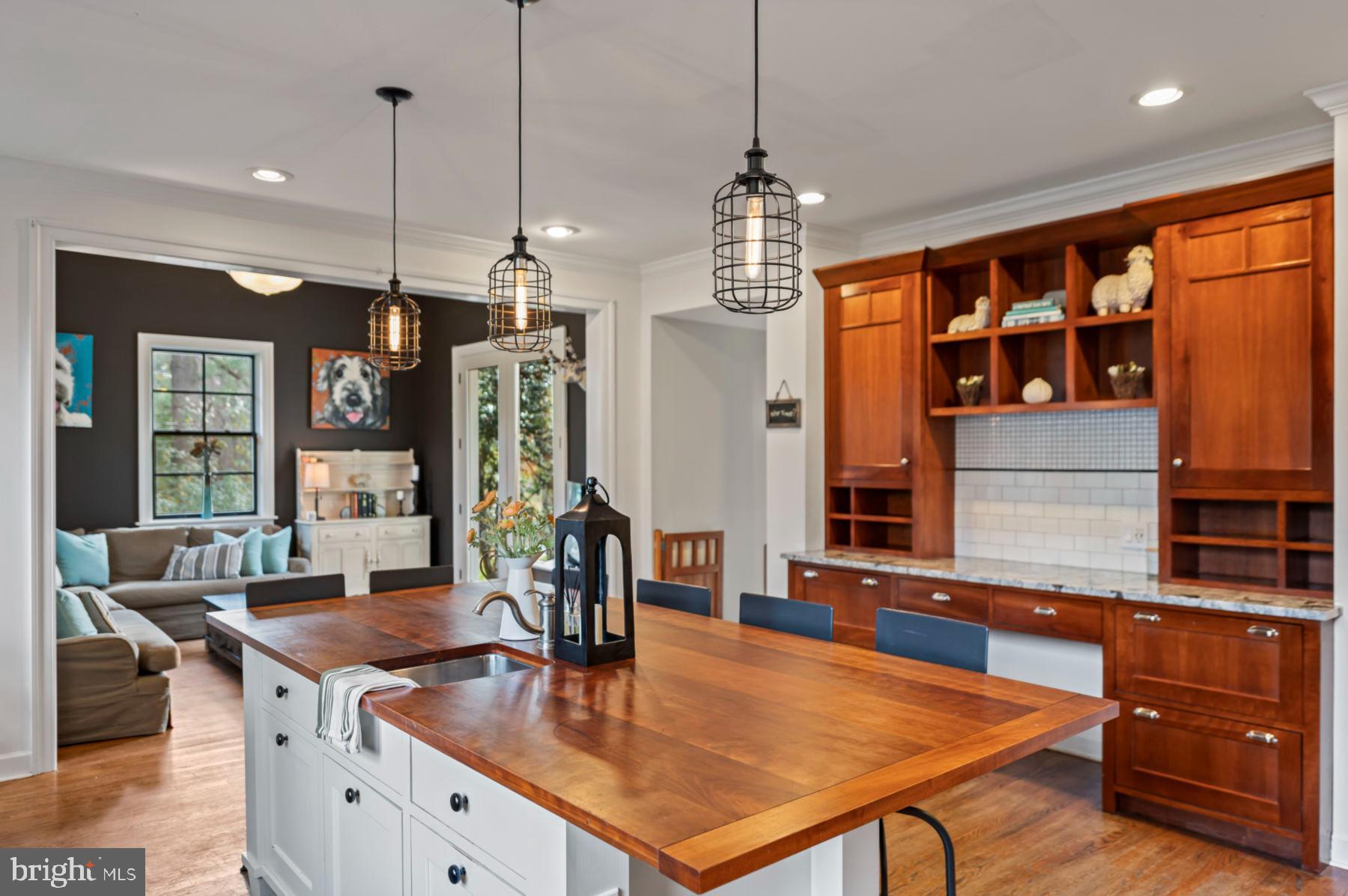 CHESTNUT HILL - Residential