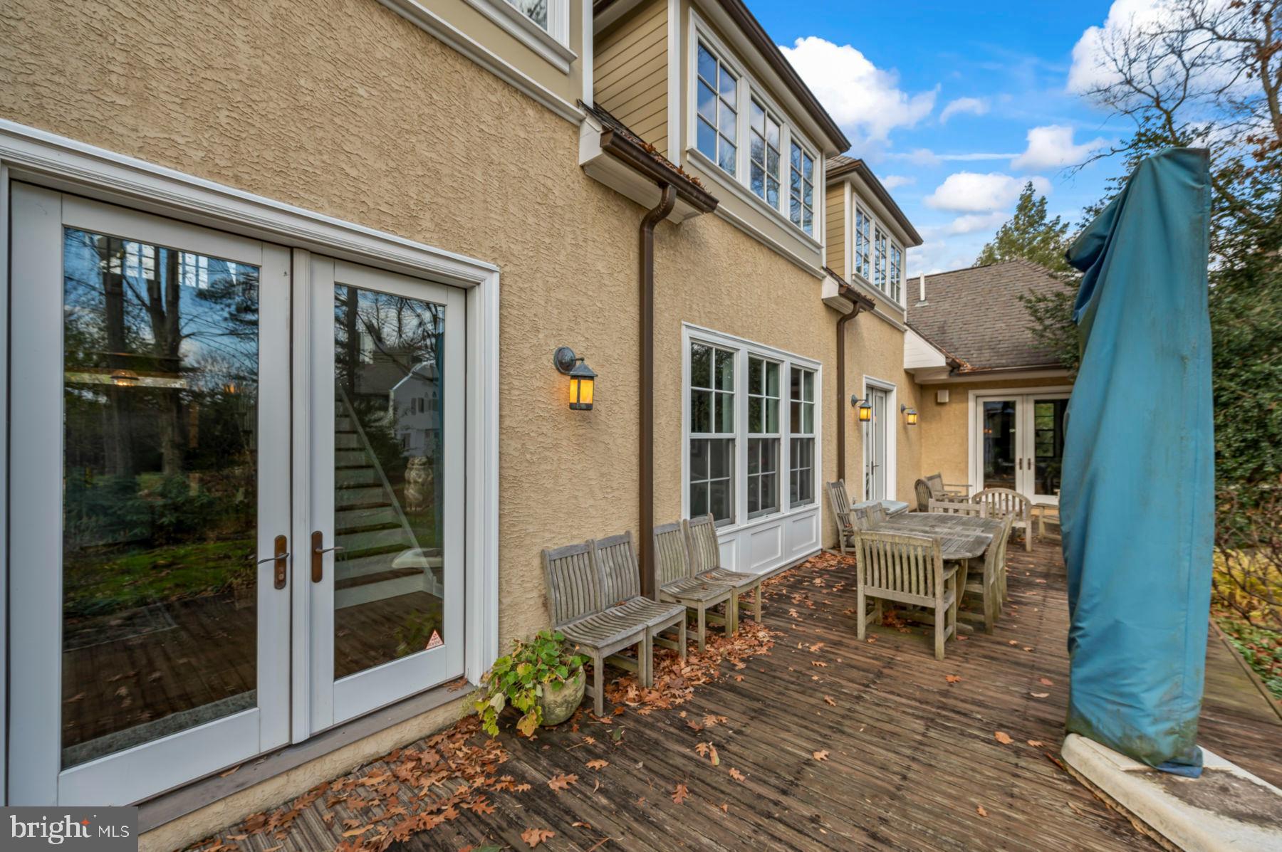 CHESTNUT HILL - Residential