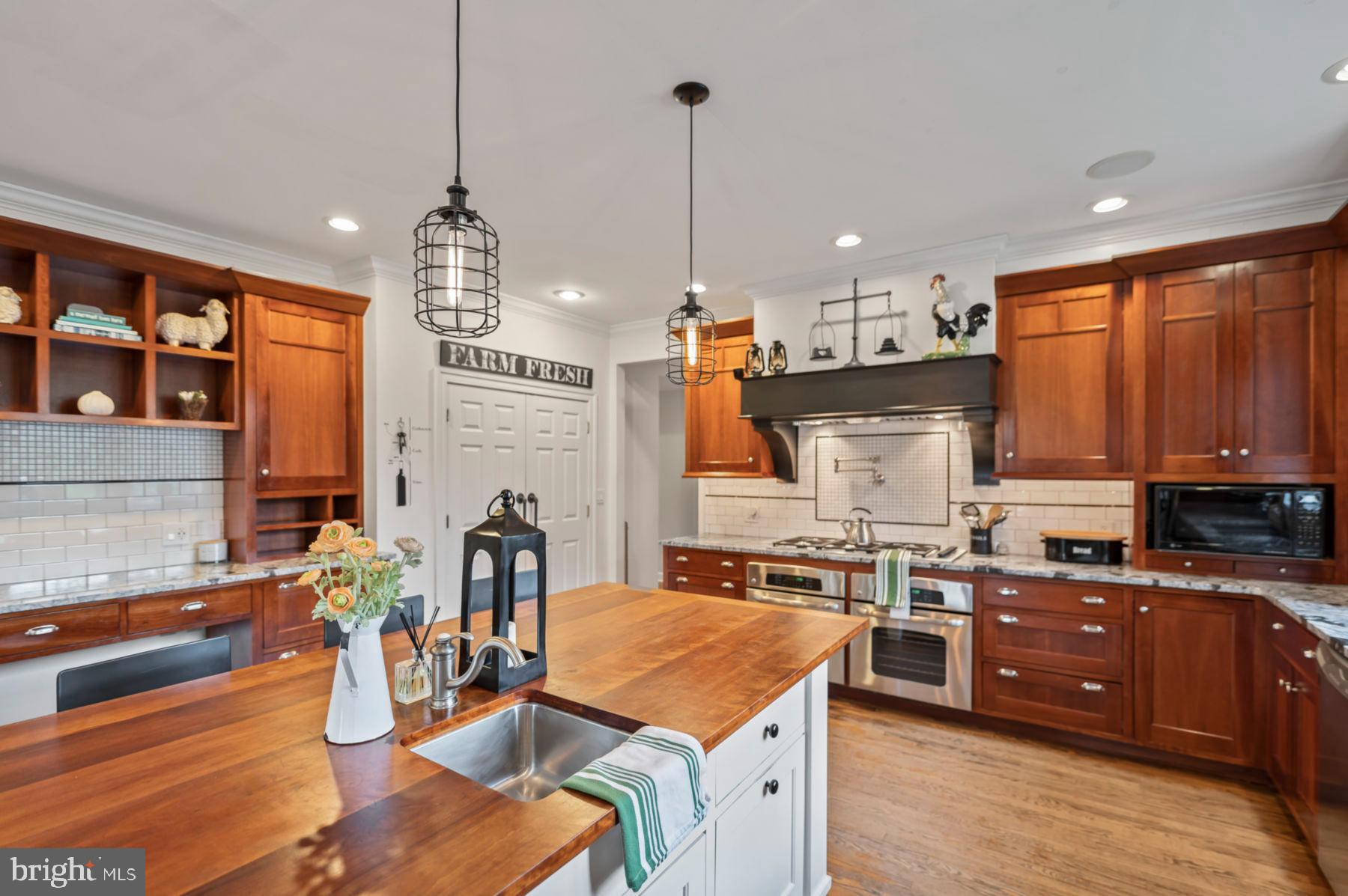 CHESTNUT HILL - Residential