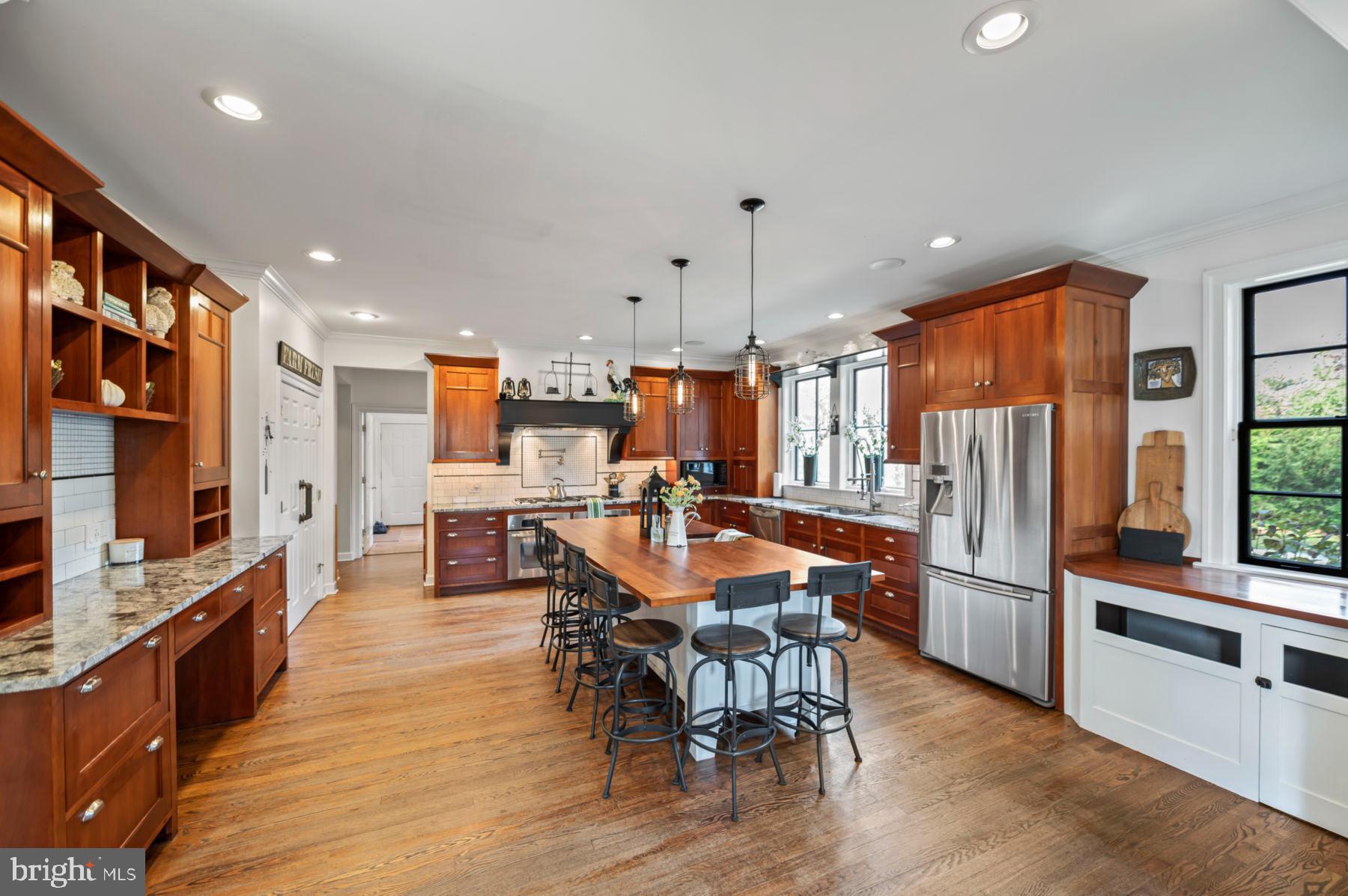 CHESTNUT HILL - Residential