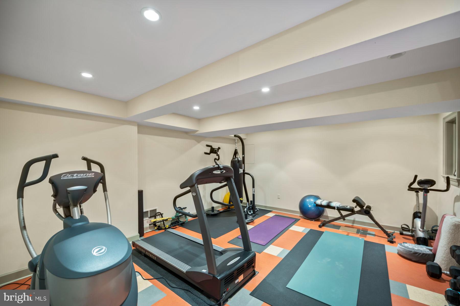 CHESTNUT HILL - Residential