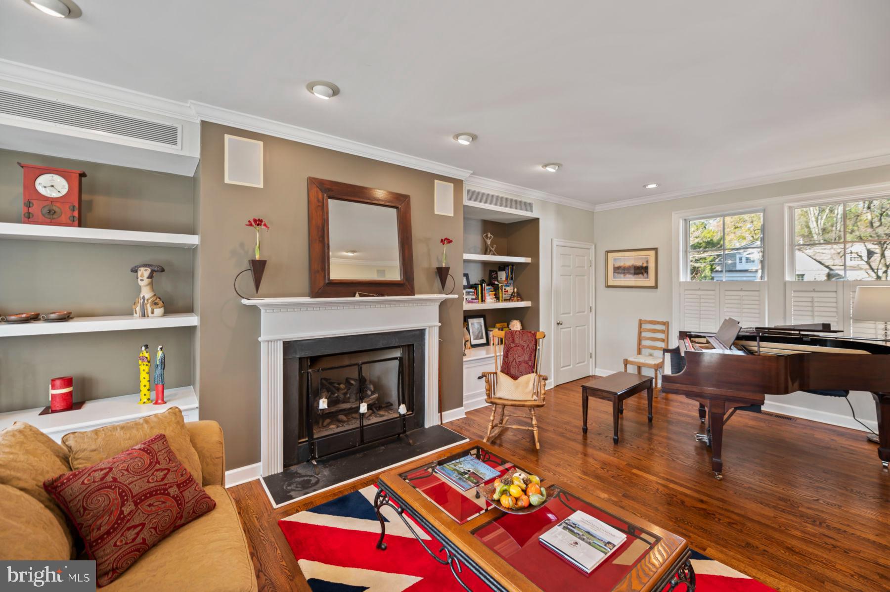 CHESTNUT HILL - Residential