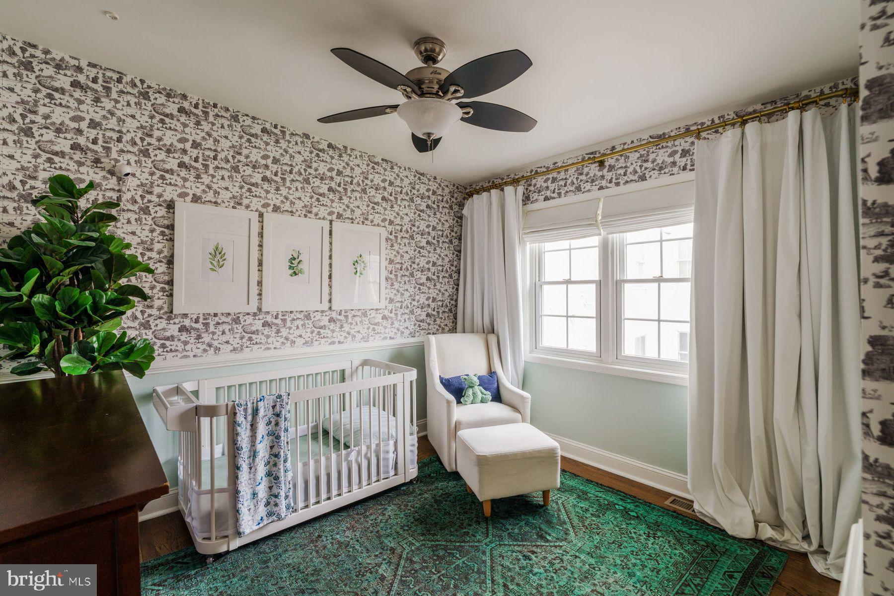 QUEEN VILLAGE - Residential