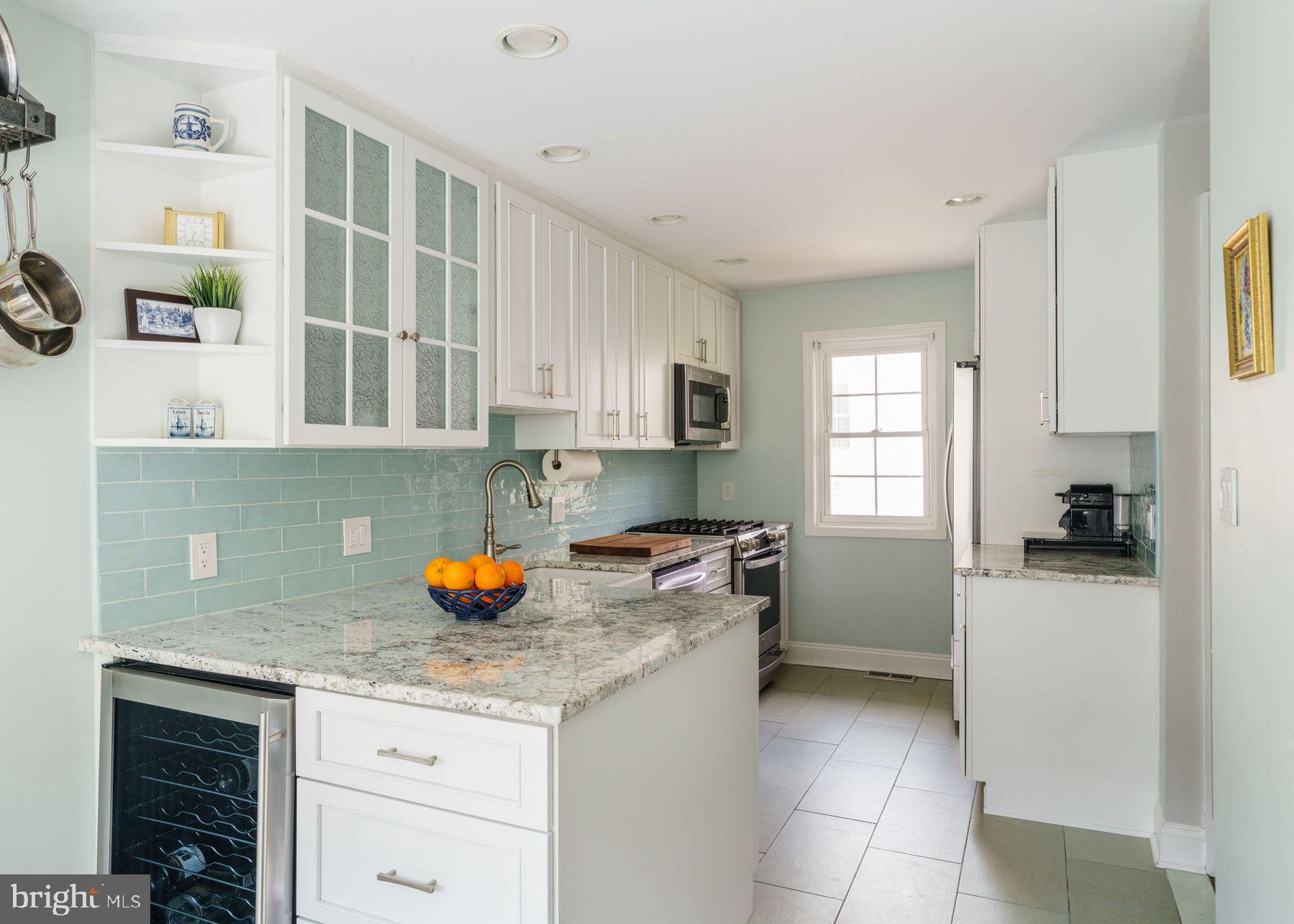 QUEEN VILLAGE - Residential
