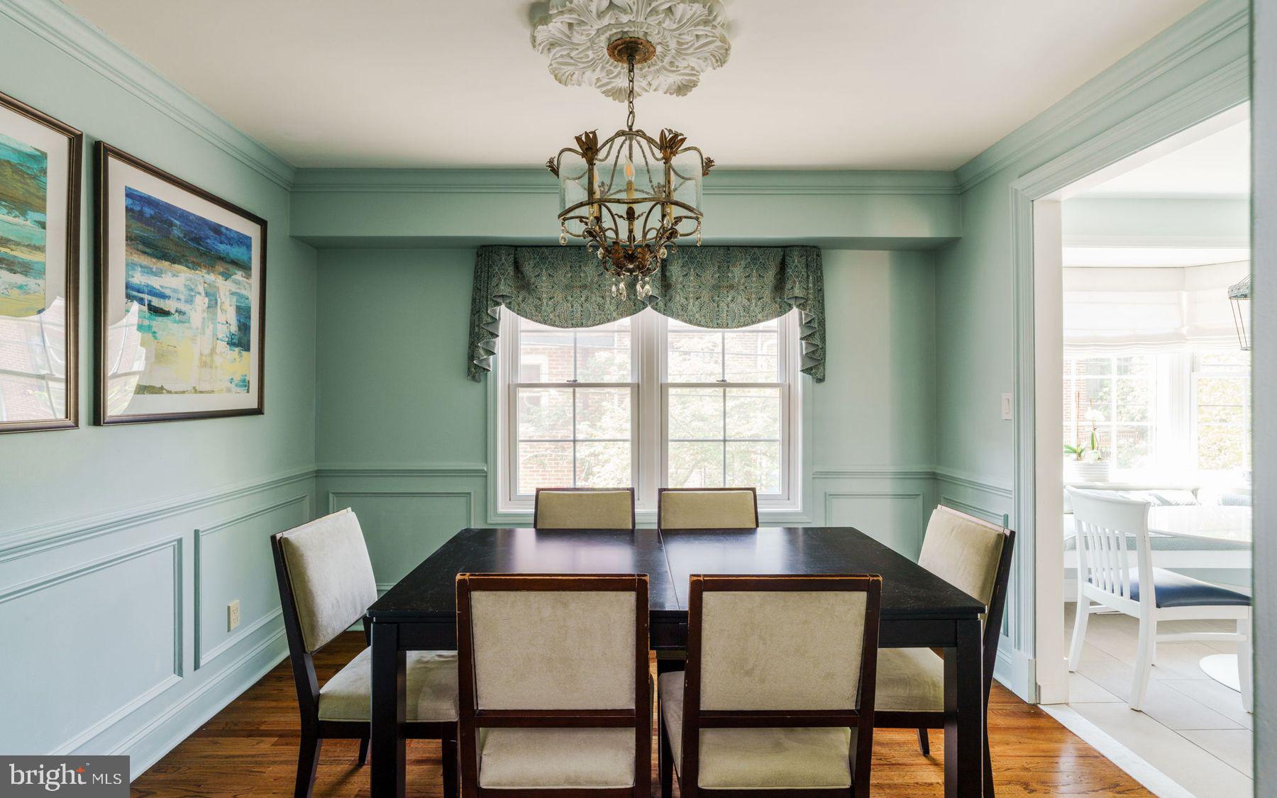 QUEEN VILLAGE - Residential