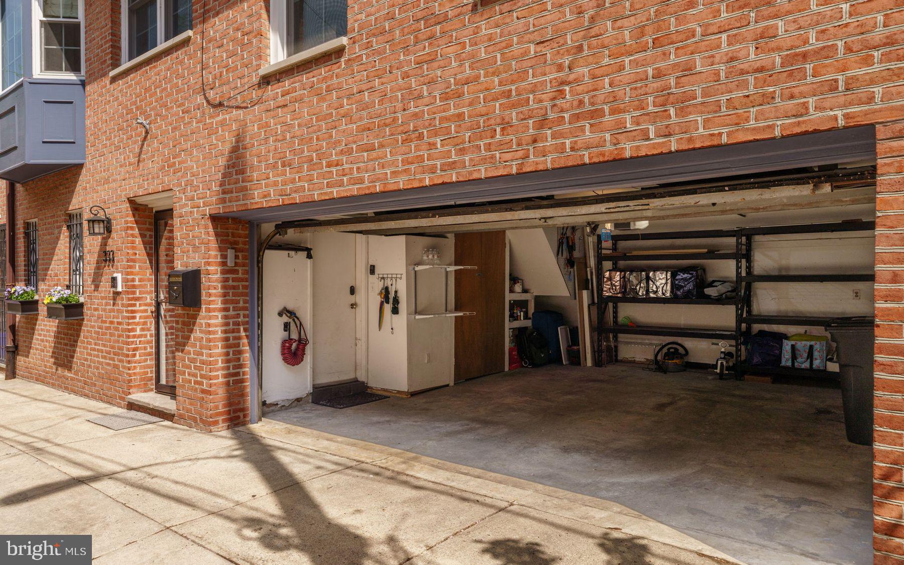 QUEEN VILLAGE - Residential