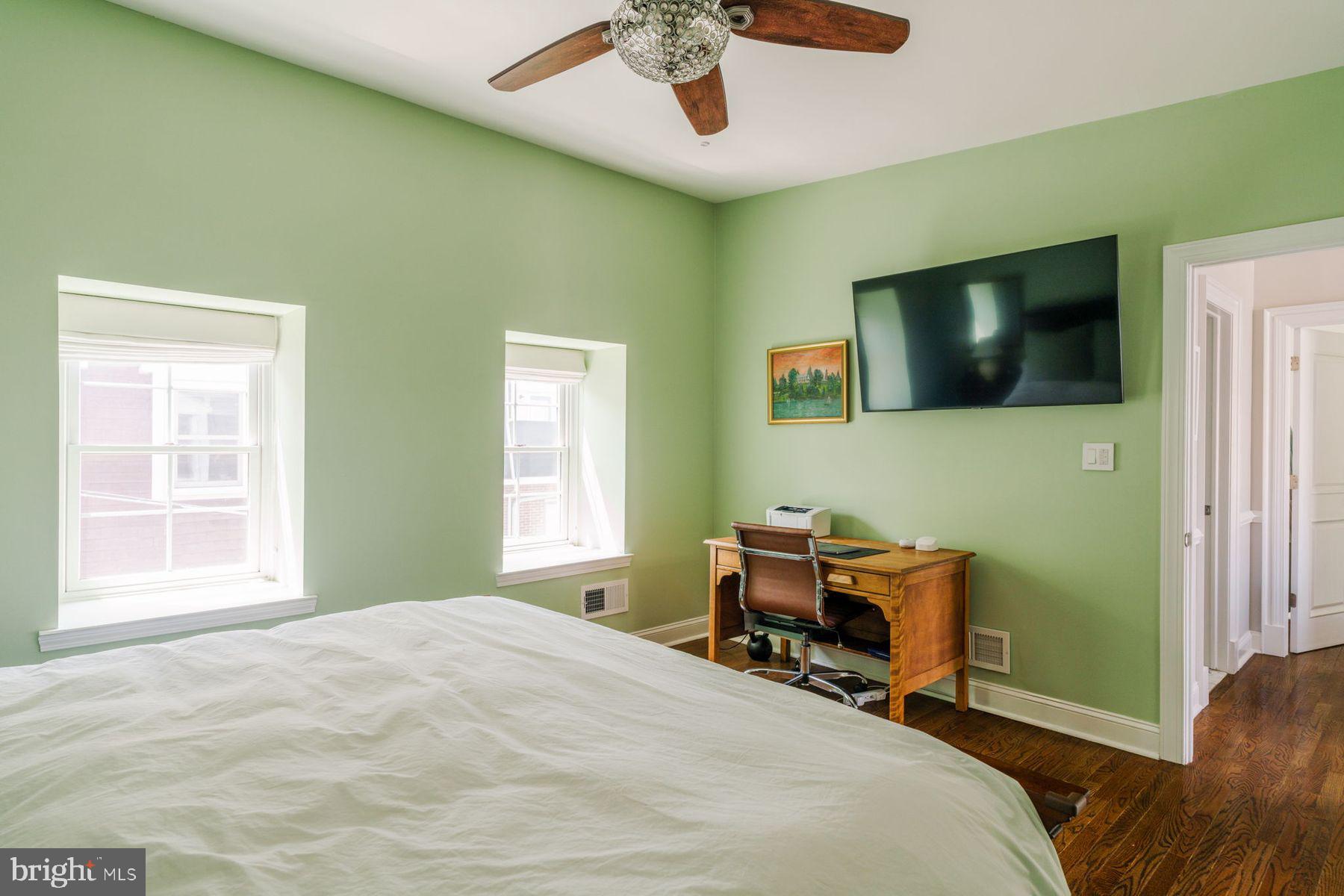 QUEEN VILLAGE - Residential