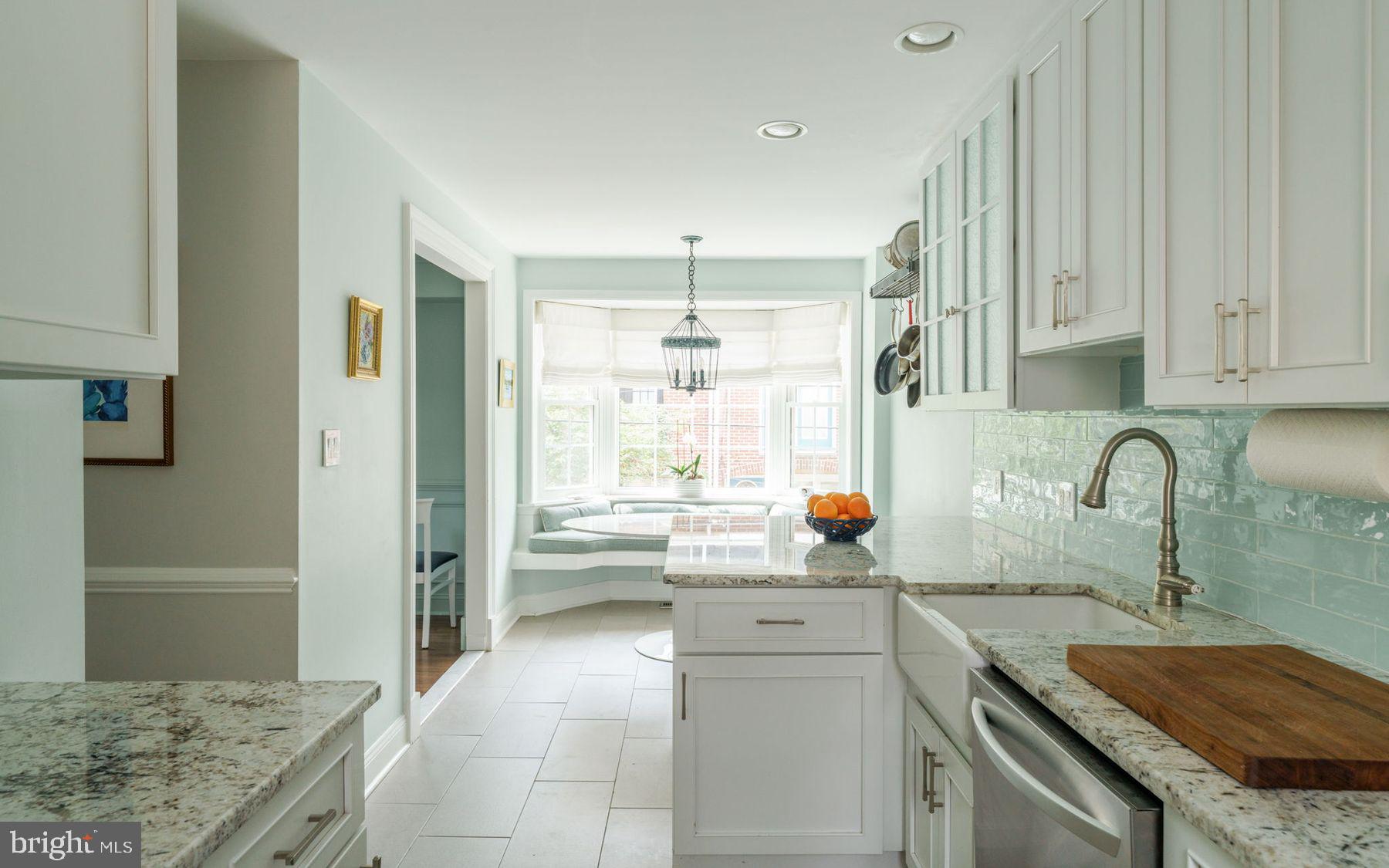 QUEEN VILLAGE - Residential