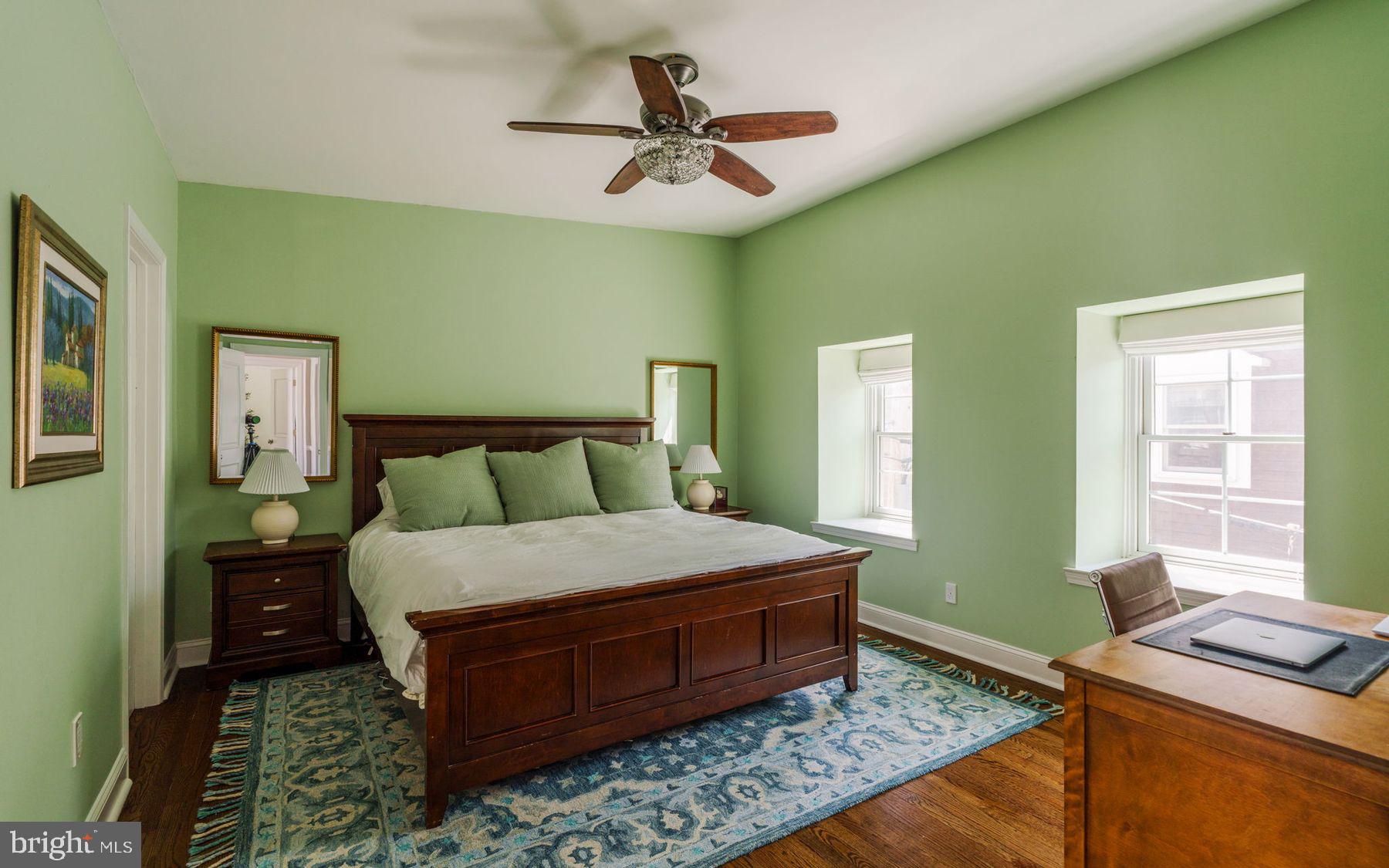 QUEEN VILLAGE - Residential