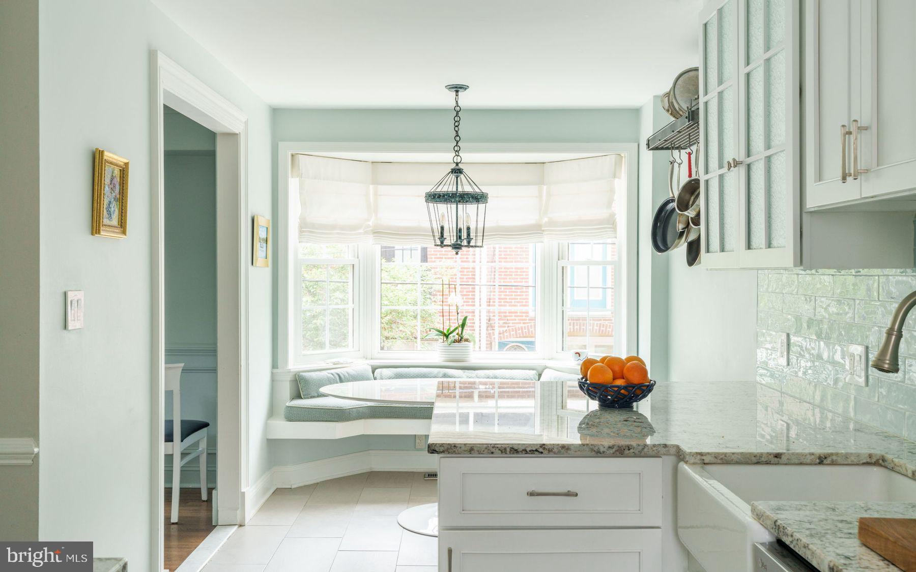 QUEEN VILLAGE - Residential