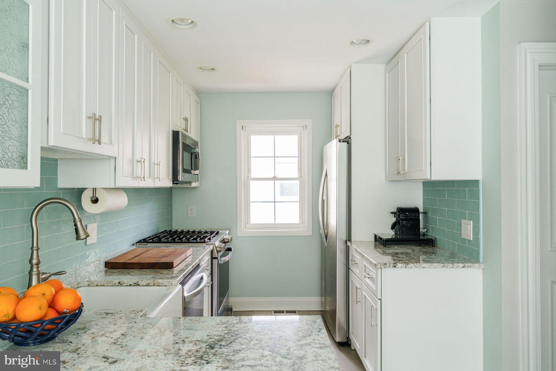 QUEEN VILLAGE - Residential