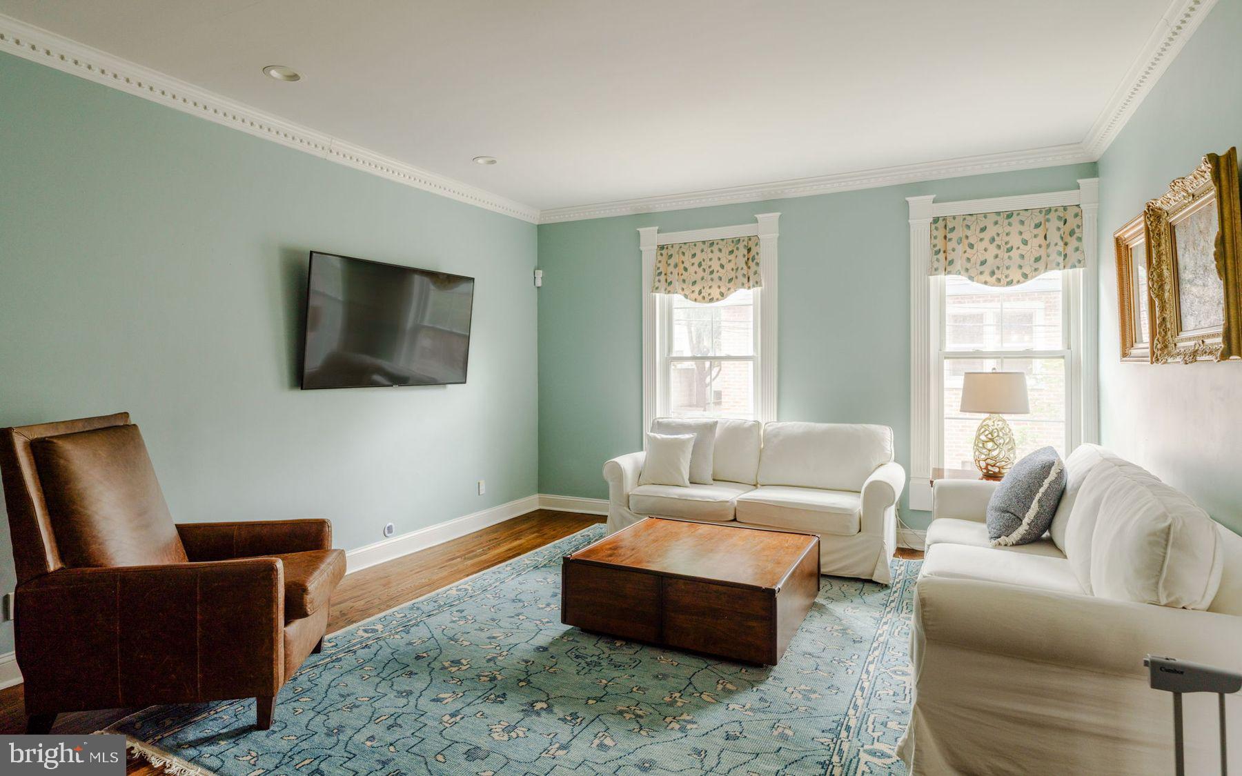 QUEEN VILLAGE - Residential