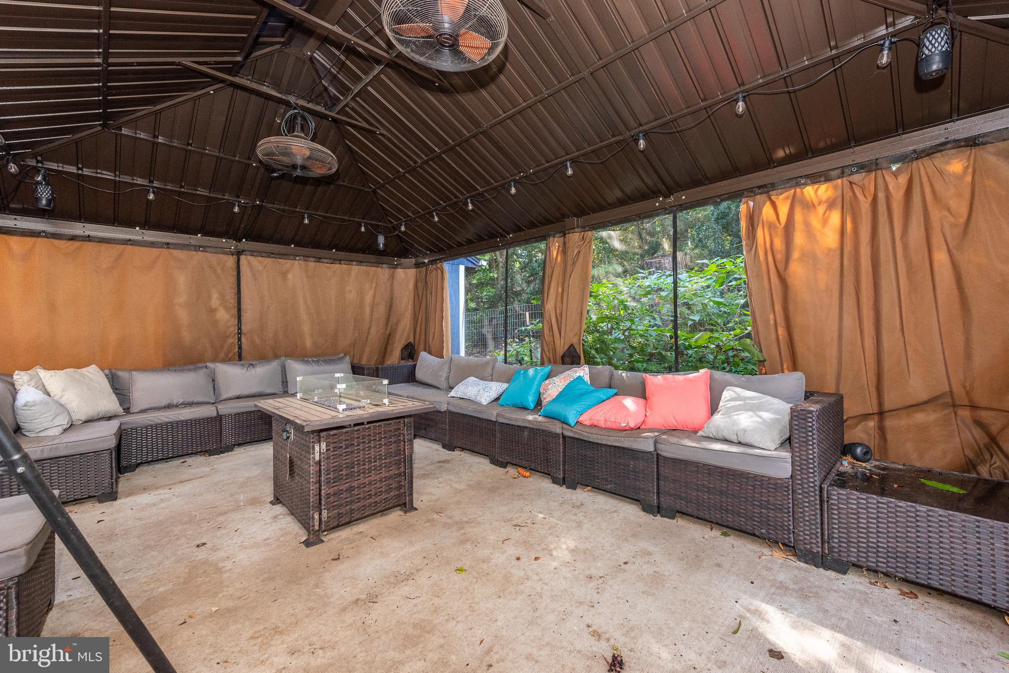 MILLERSVILLE - Residential