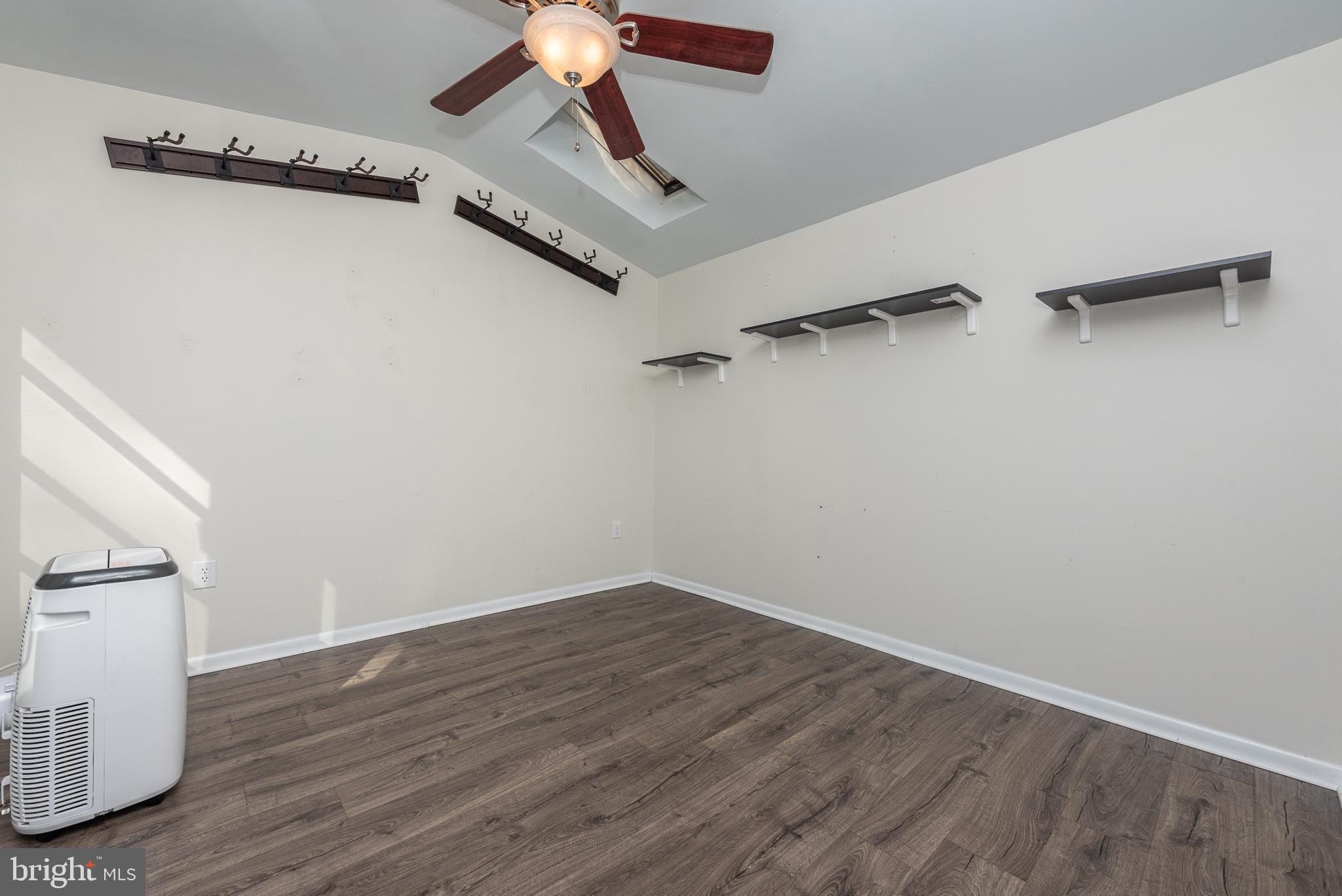 MILLERSVILLE - Residential