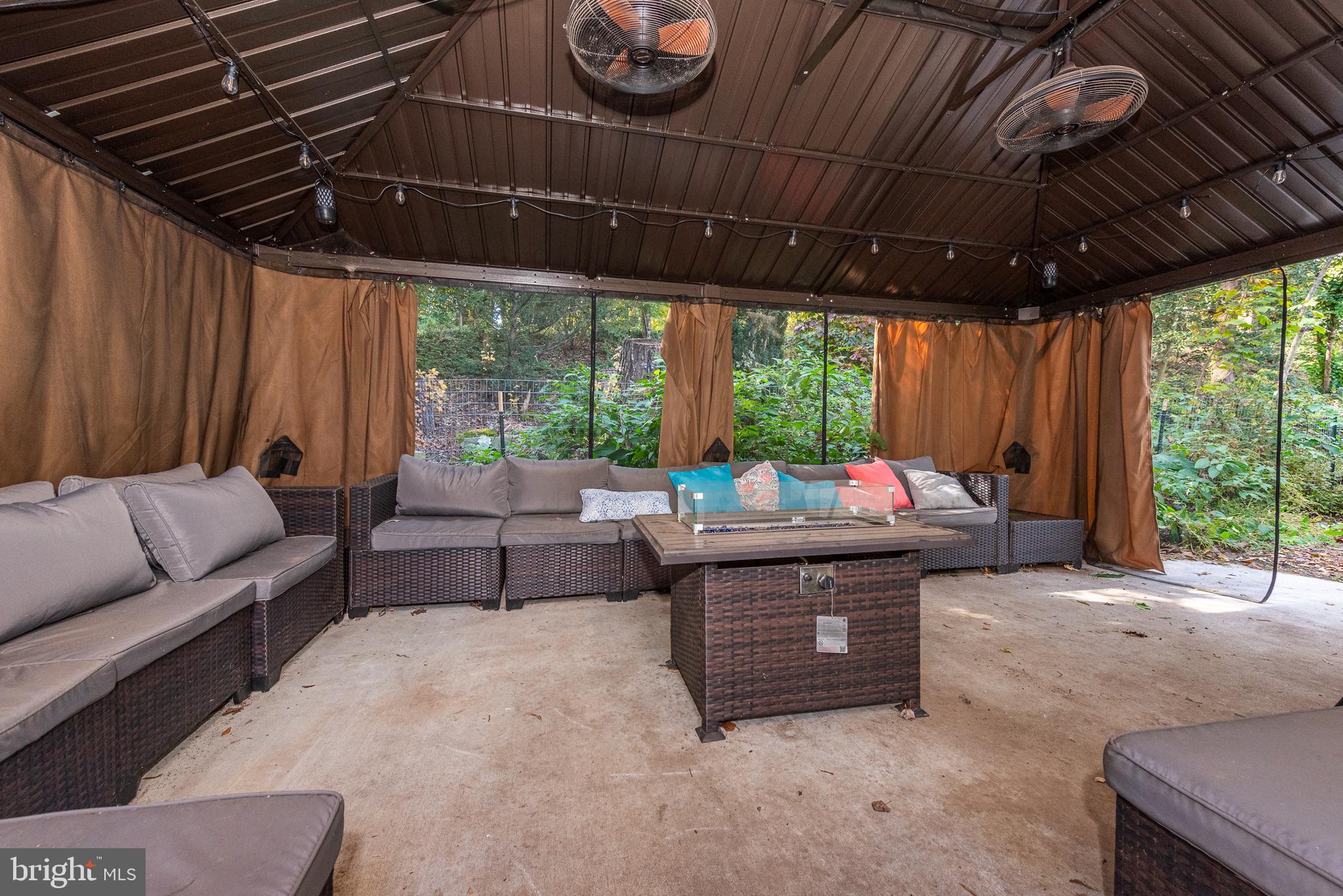 MILLERSVILLE - Residential