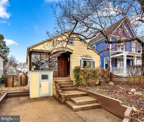 Photo of 5713 6th Street N, ARLINGTON, VA 22205 (MLS # VAAR2068326)