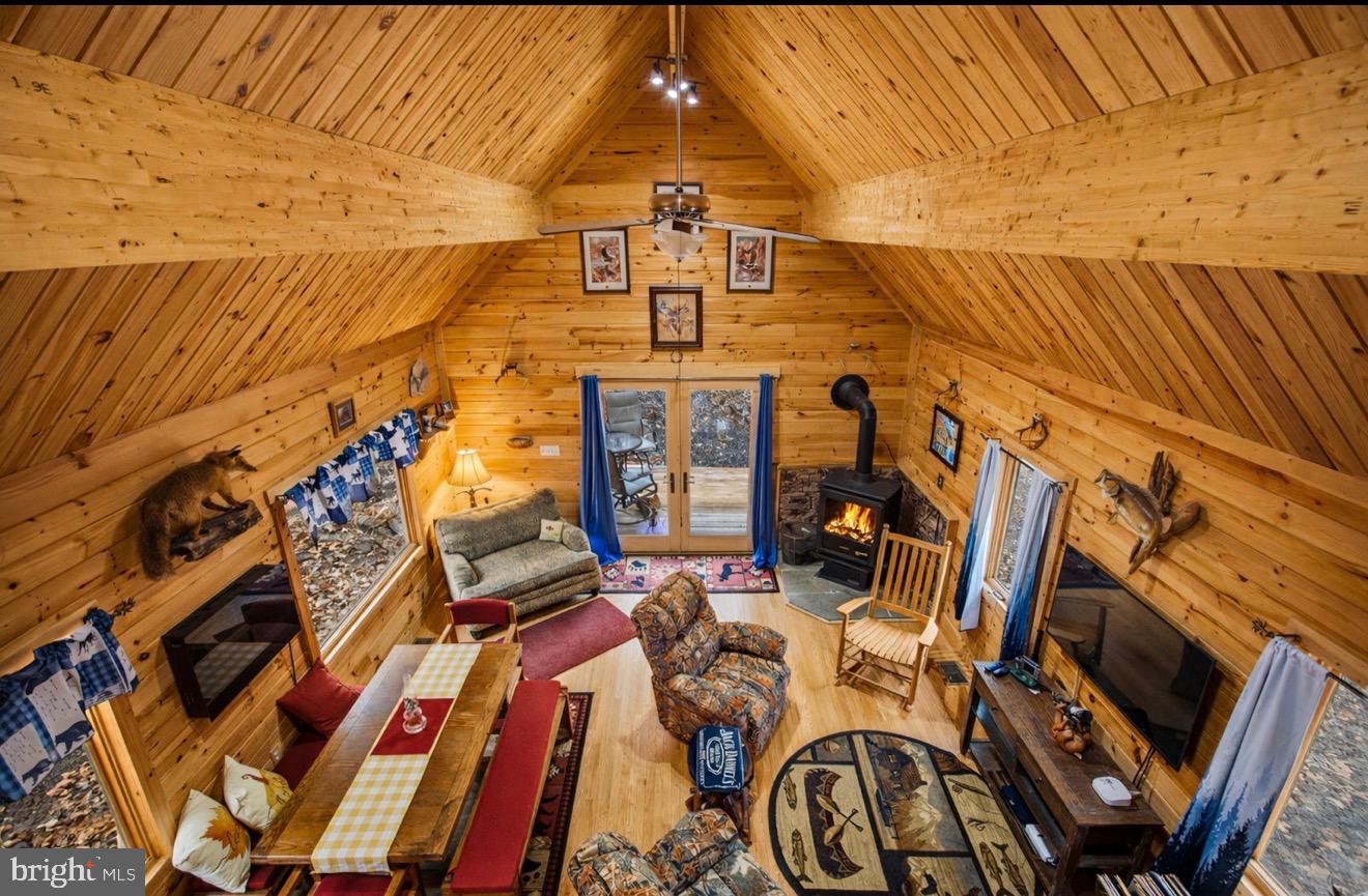 ROUSE MOUNTAIN - Residential