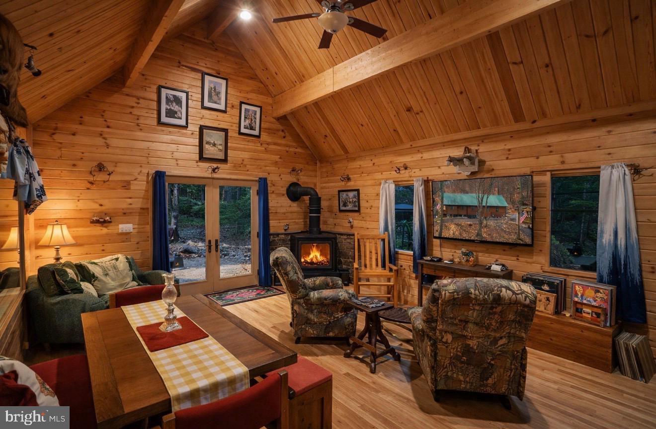 ROUSE MOUNTAIN - Residential