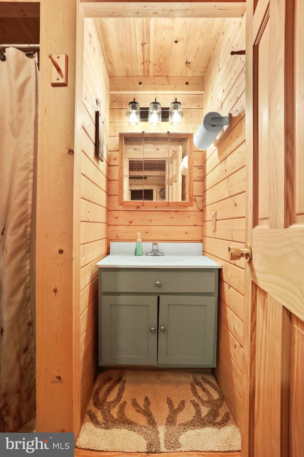 ROUSE MOUNTAIN - Residential