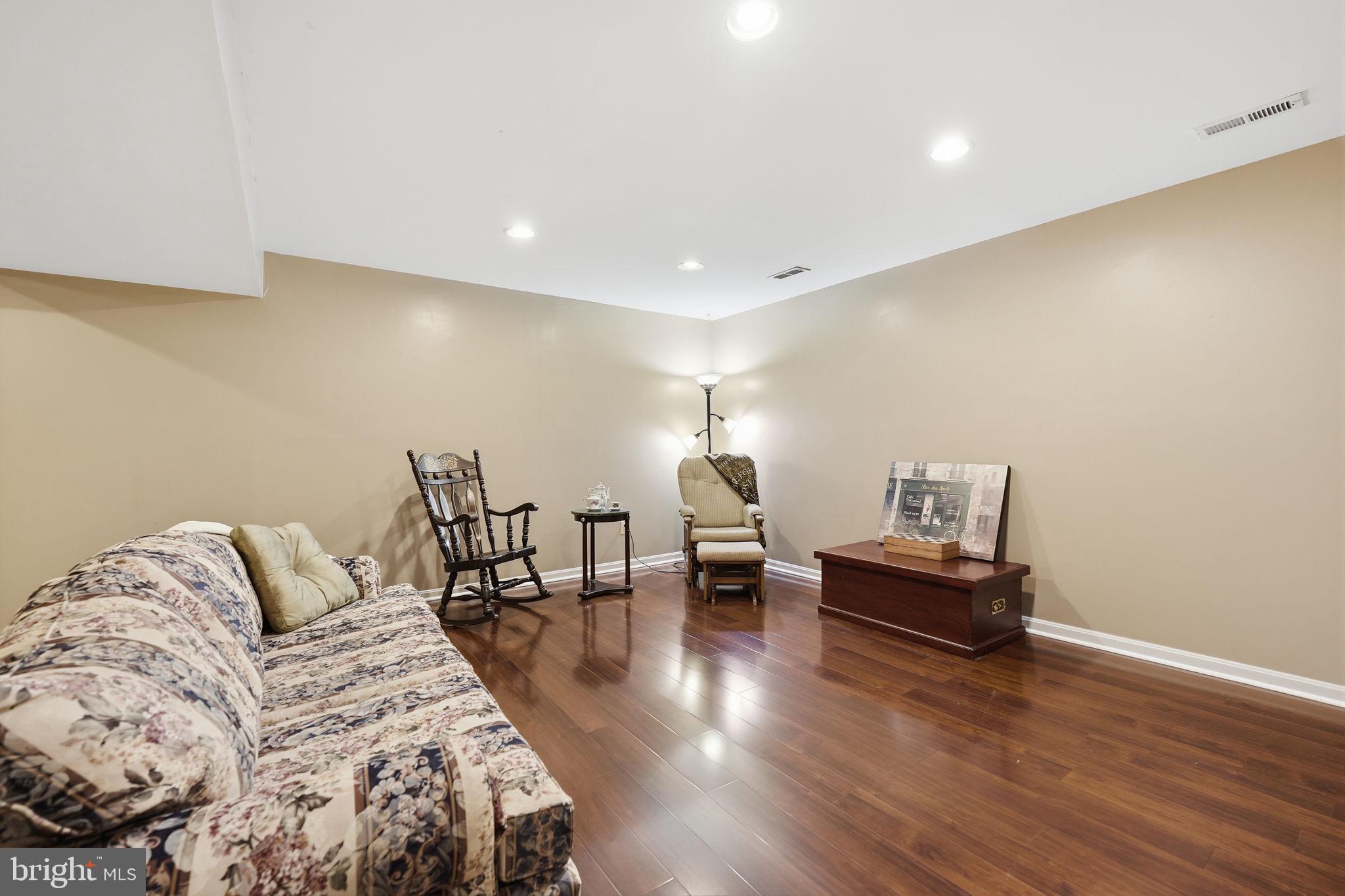 MEADOWBROOK WOODS - Residential