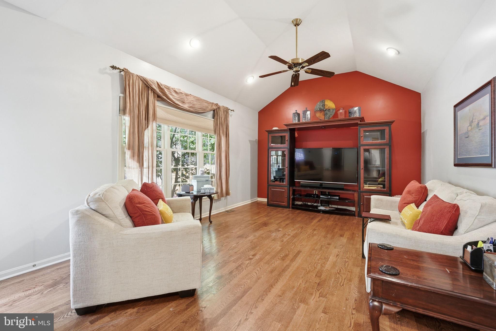 MEADOWBROOK WOODS - Residential