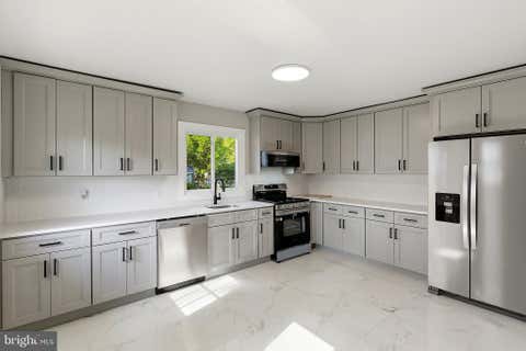 Townhouse For Sale - 26 W 2nd Street<br/> FLORENCE, NJ 08518