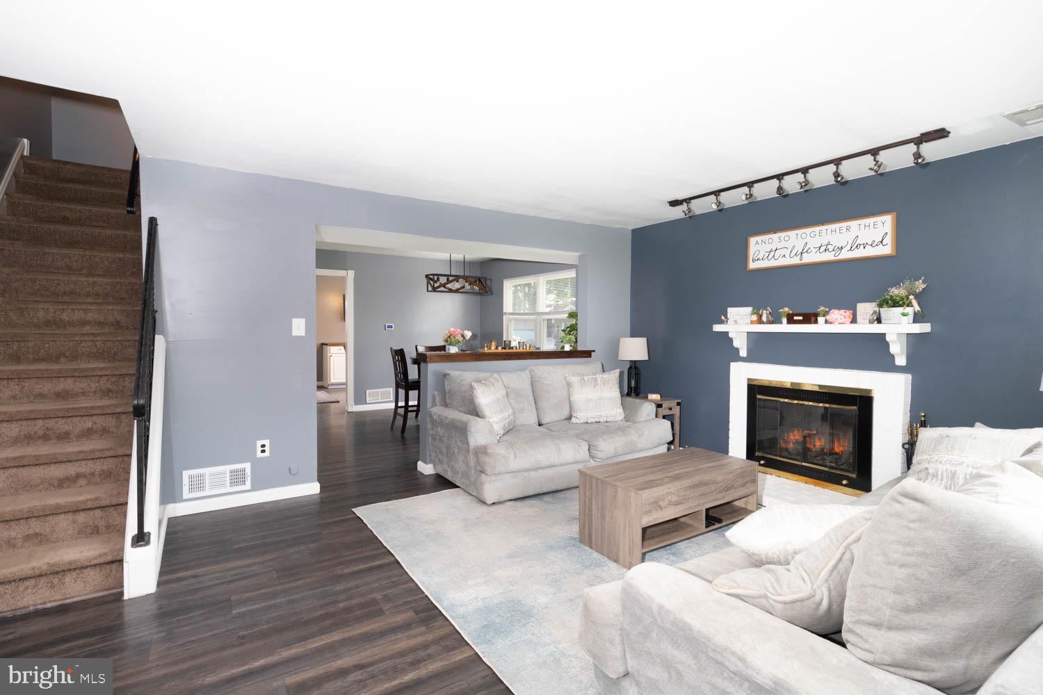 15 CARRIAGE DRIVE