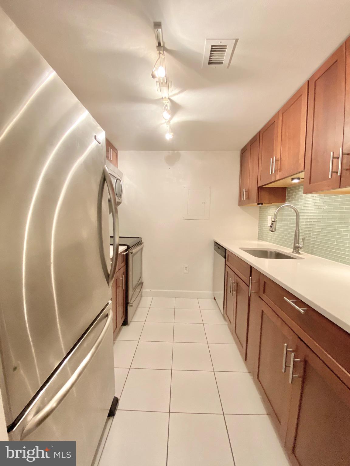 1600 PRINCE STREET - Residential Lease