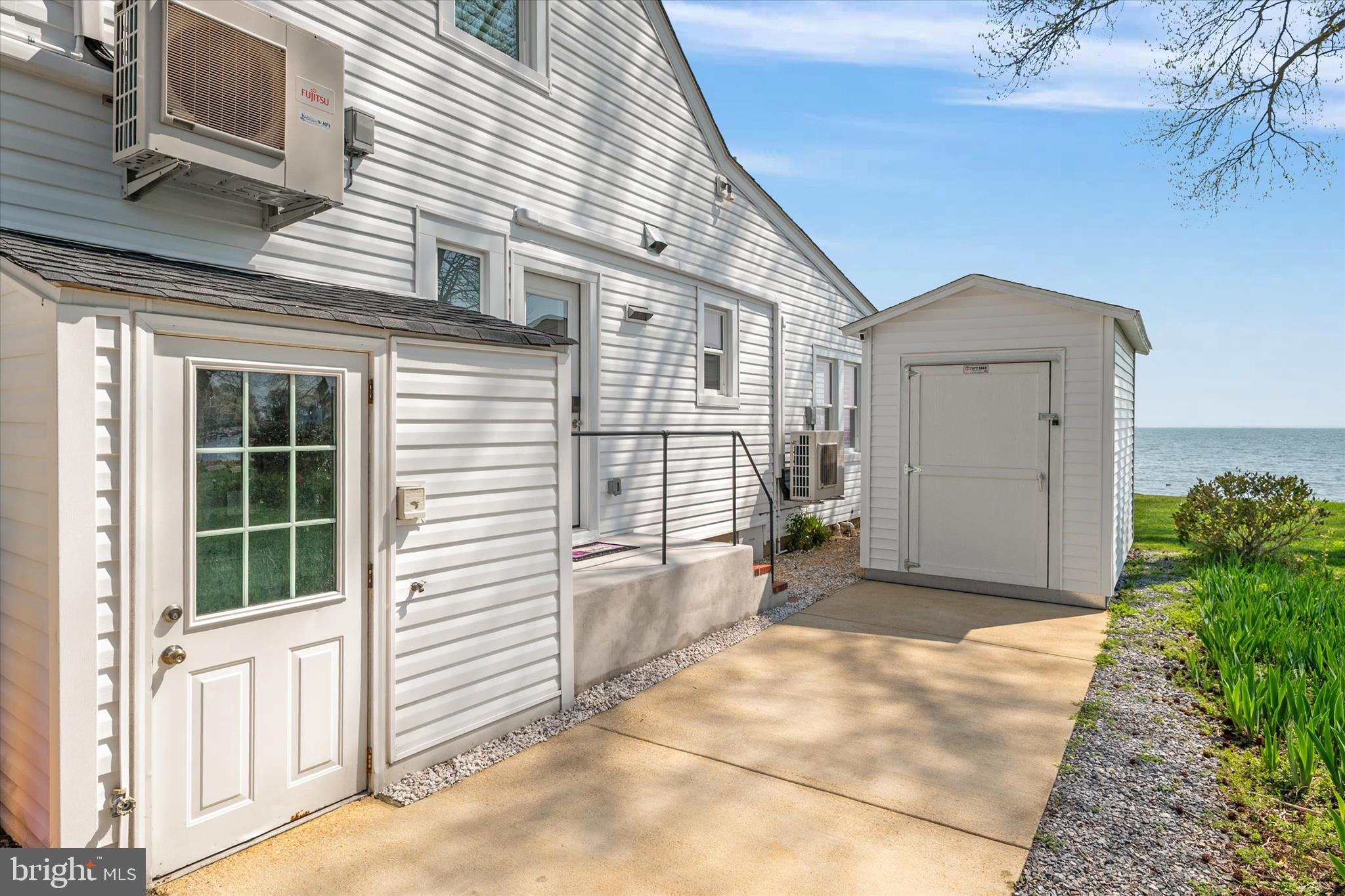 COLUMBIA BEACH - Residential