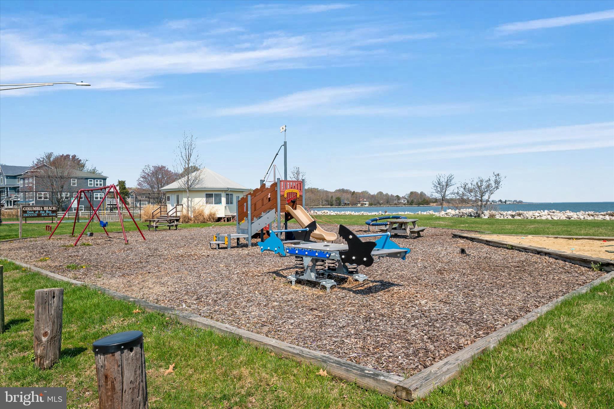 COLUMBIA BEACH - Residential