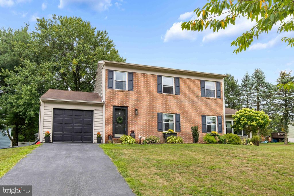 Photo of 24 KNOLLWOOD DR, LITITZ, PA 17543 (MLS # PALA2040128)