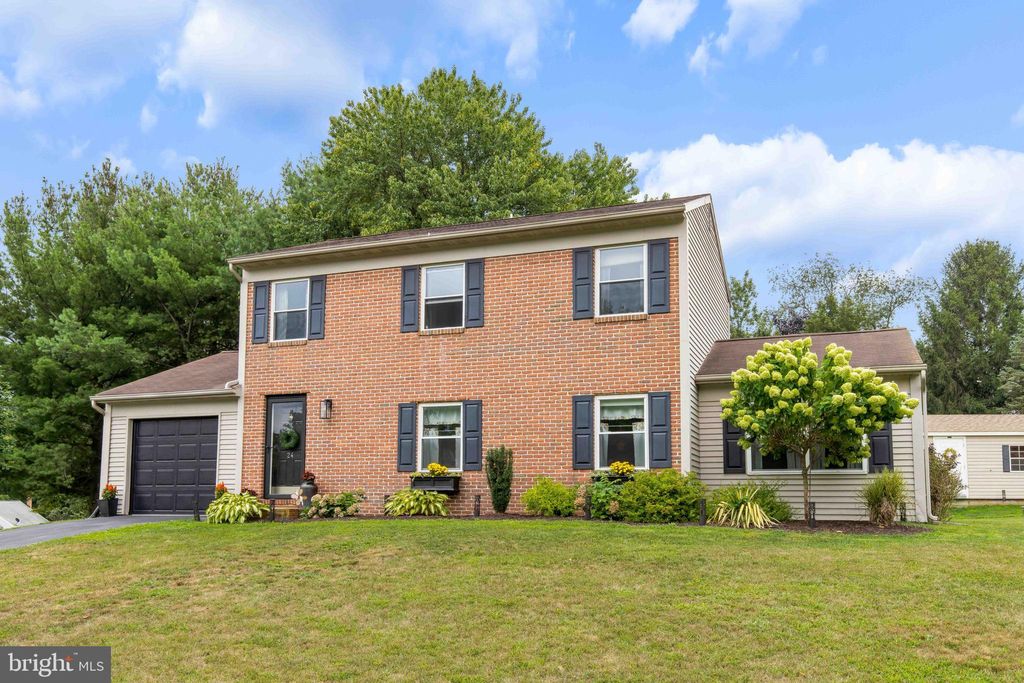 Photo of 24 KNOLLWOOD DR, LITITZ, PA 17543 (MLS # PALA2040128)