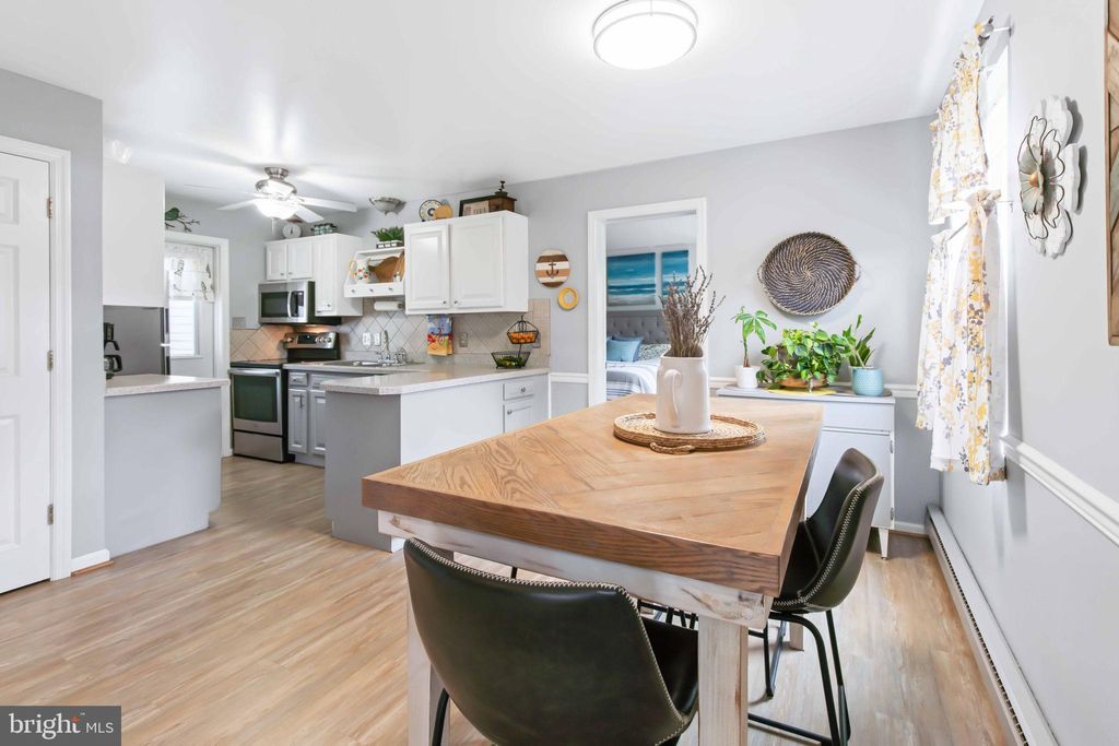 Photo of 24 KNOLLWOOD DR, LITITZ, PA 17543 (MLS # PALA2040128)