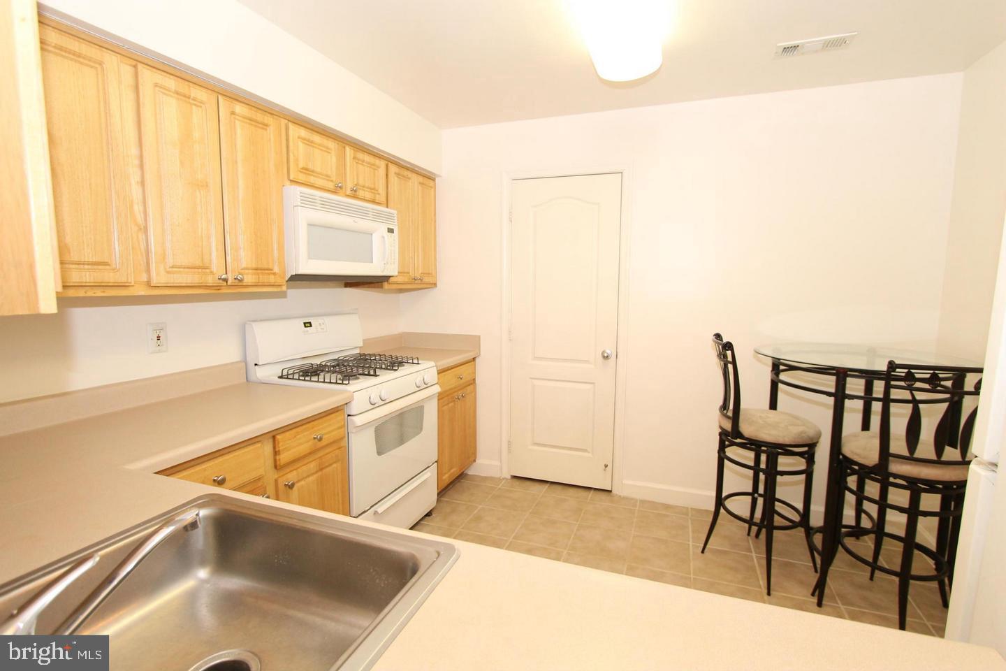 MONTGOMERY CHASE CODM - Residential Lease