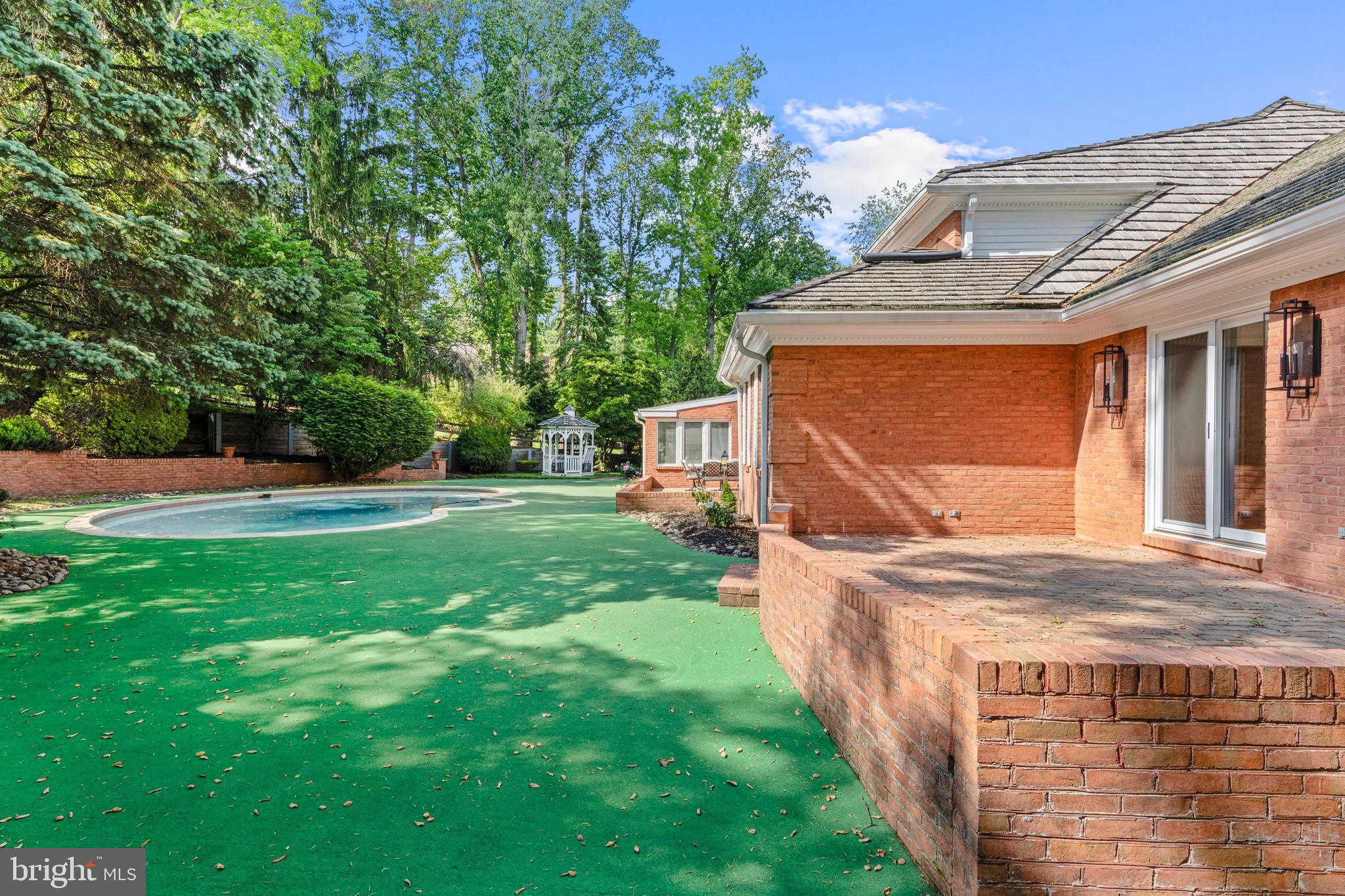 SPRINGTON POINTE - Residential