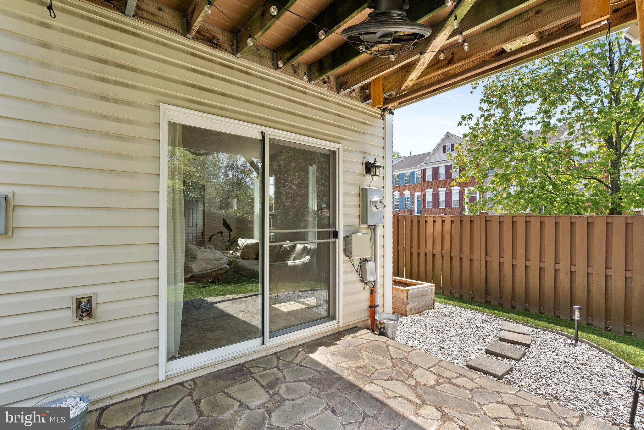 POTTERS GLEN - Residential Lease