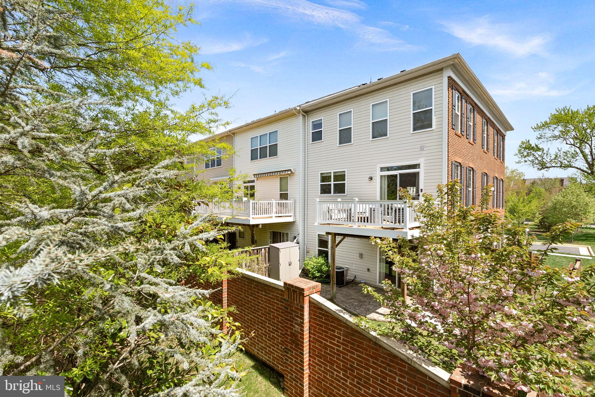 POTTERS GLEN - Residential Lease