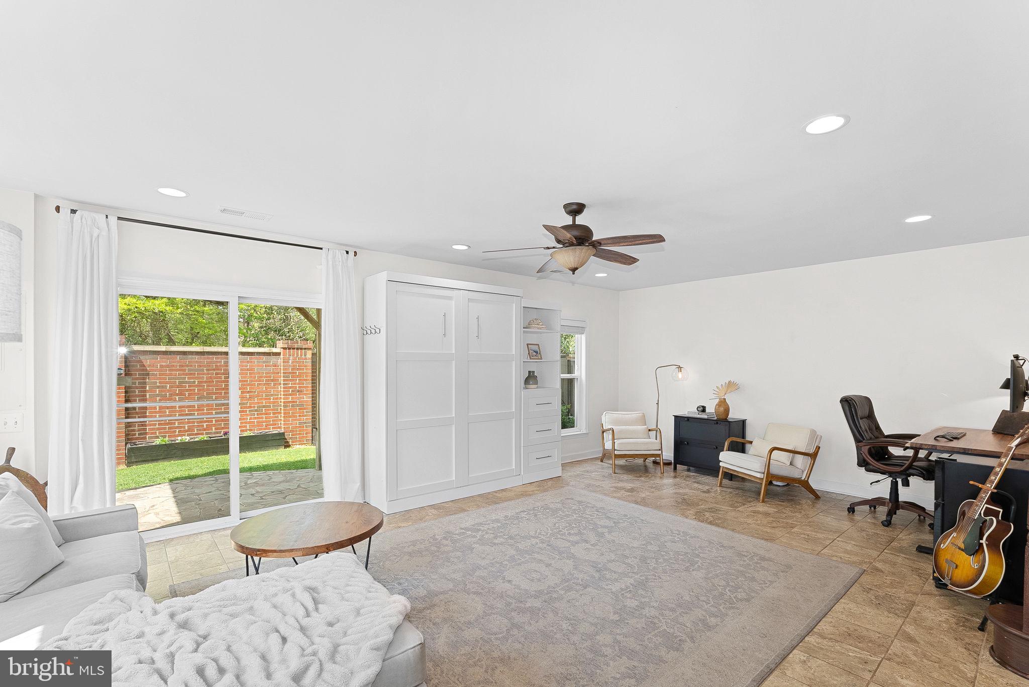 POTTERS GLEN - Residential Lease