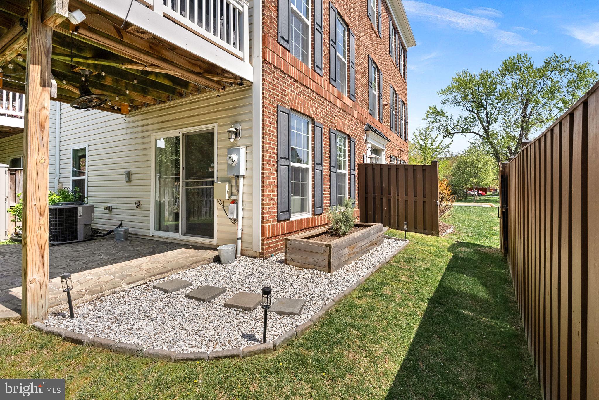 POTTERS GLEN - Residential Lease