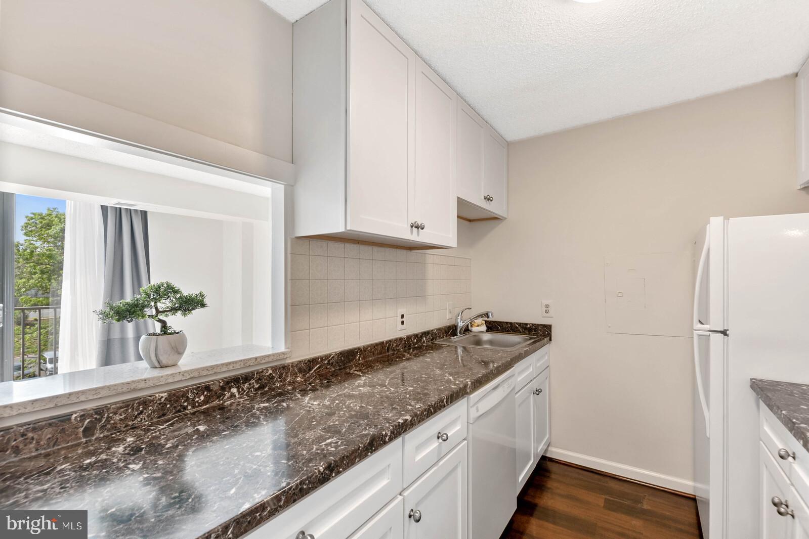 IDYLWOOD TOWERS - Residential