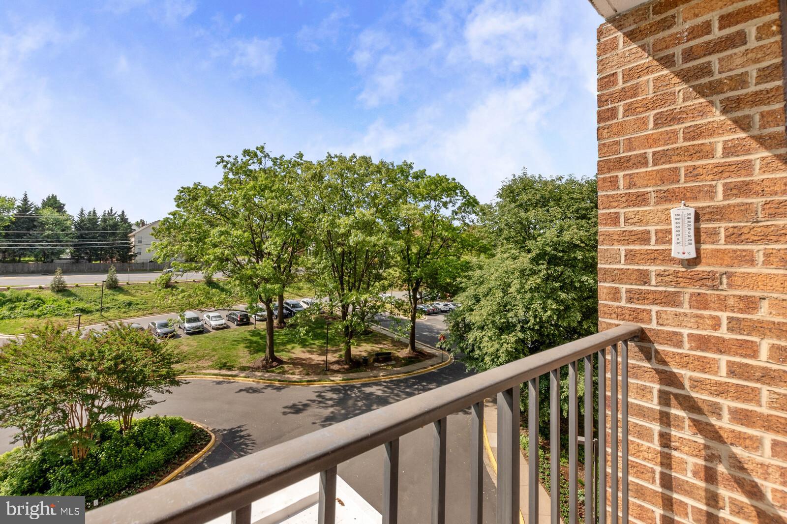 IDYLWOOD TOWERS - Residential