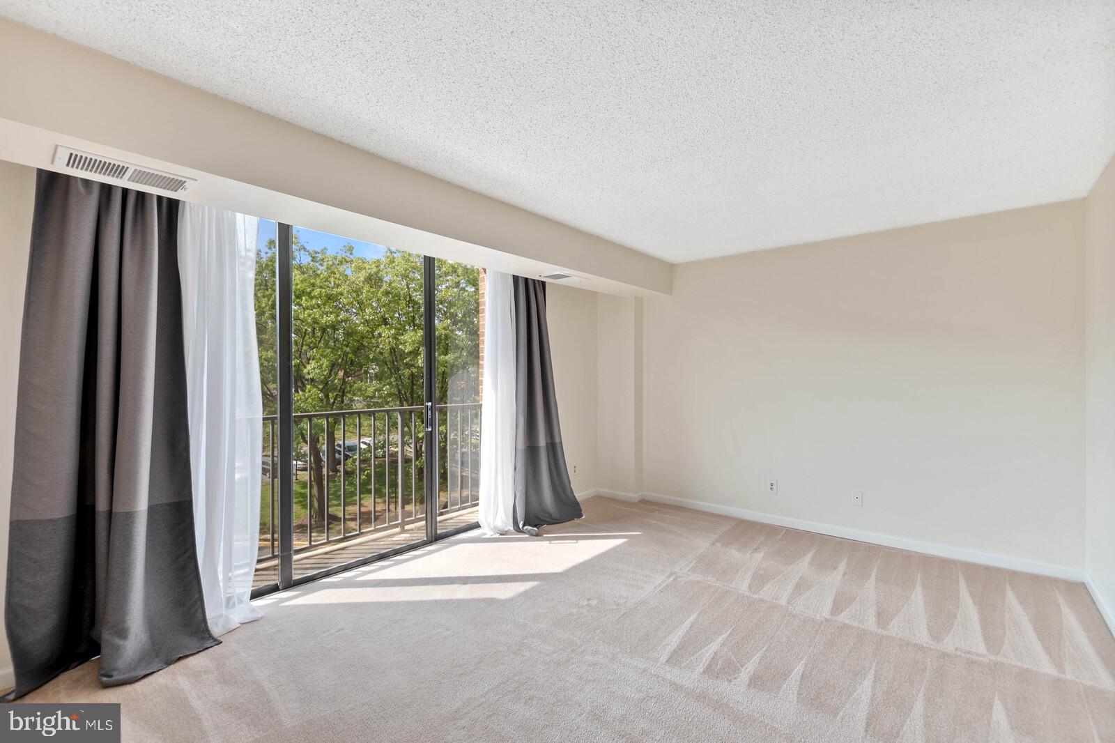 IDYLWOOD TOWERS - Residential