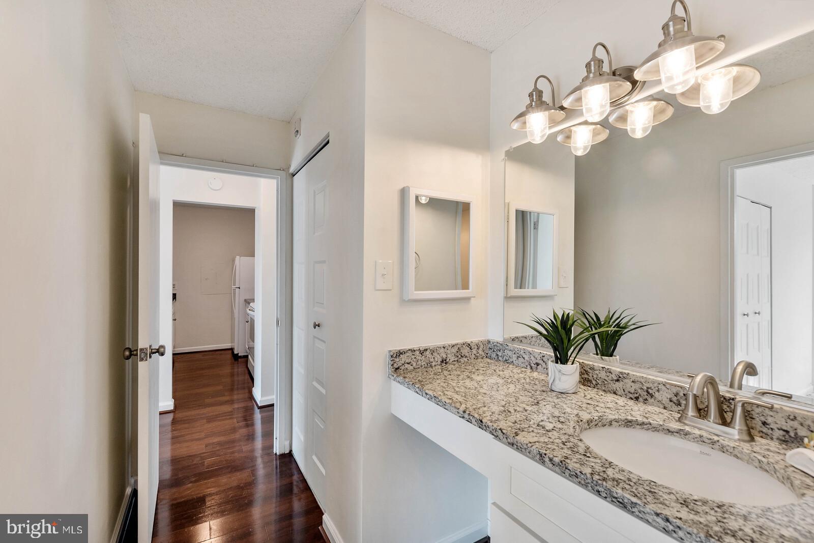 IDYLWOOD TOWERS - Residential