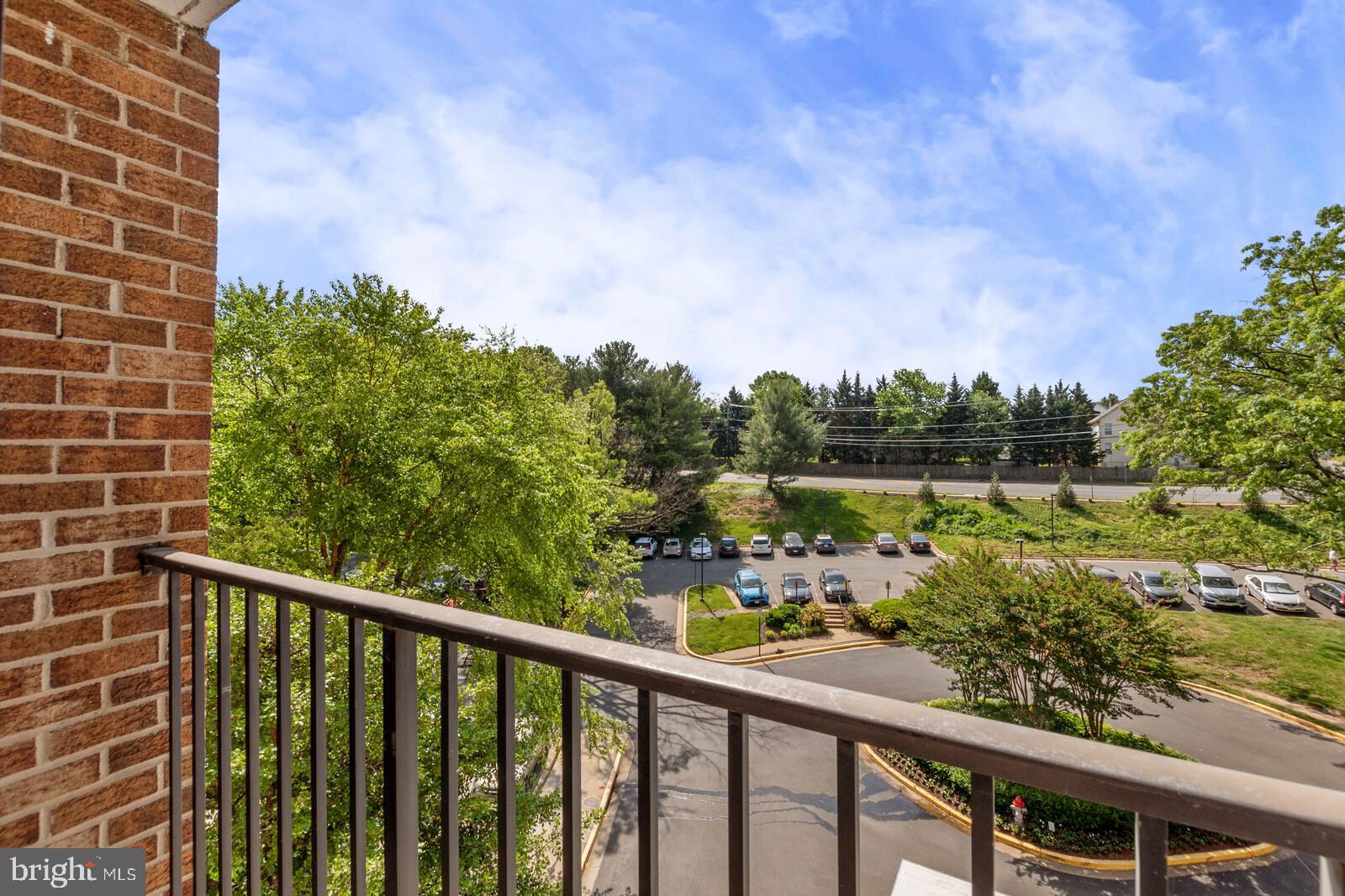 IDYLWOOD TOWERS - Residential